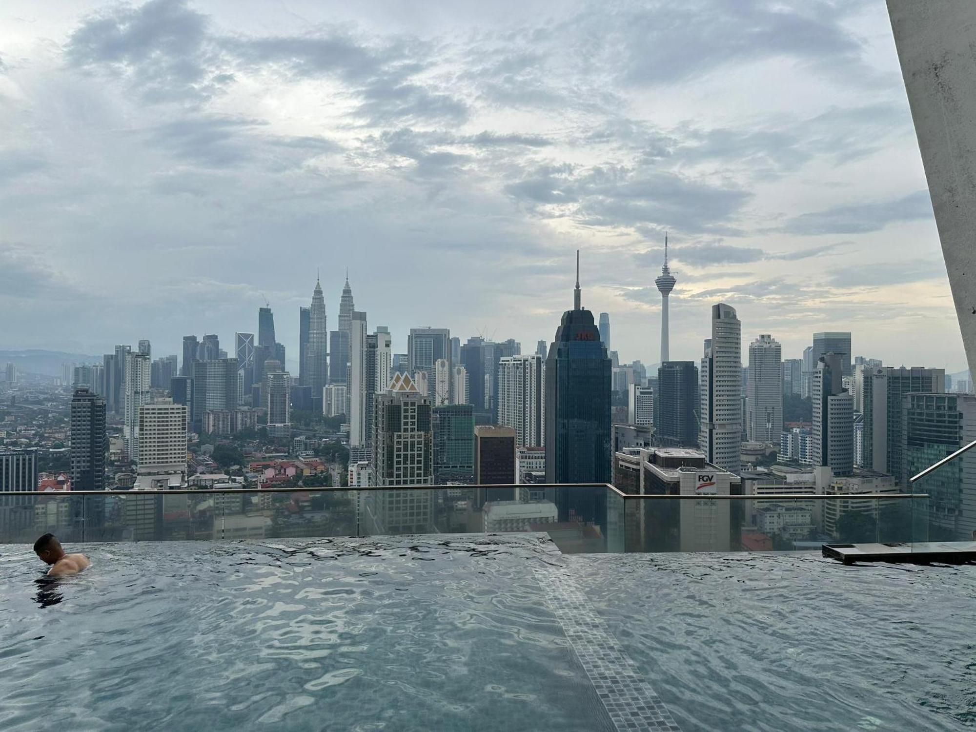 Regalia Infinity Skypool *
