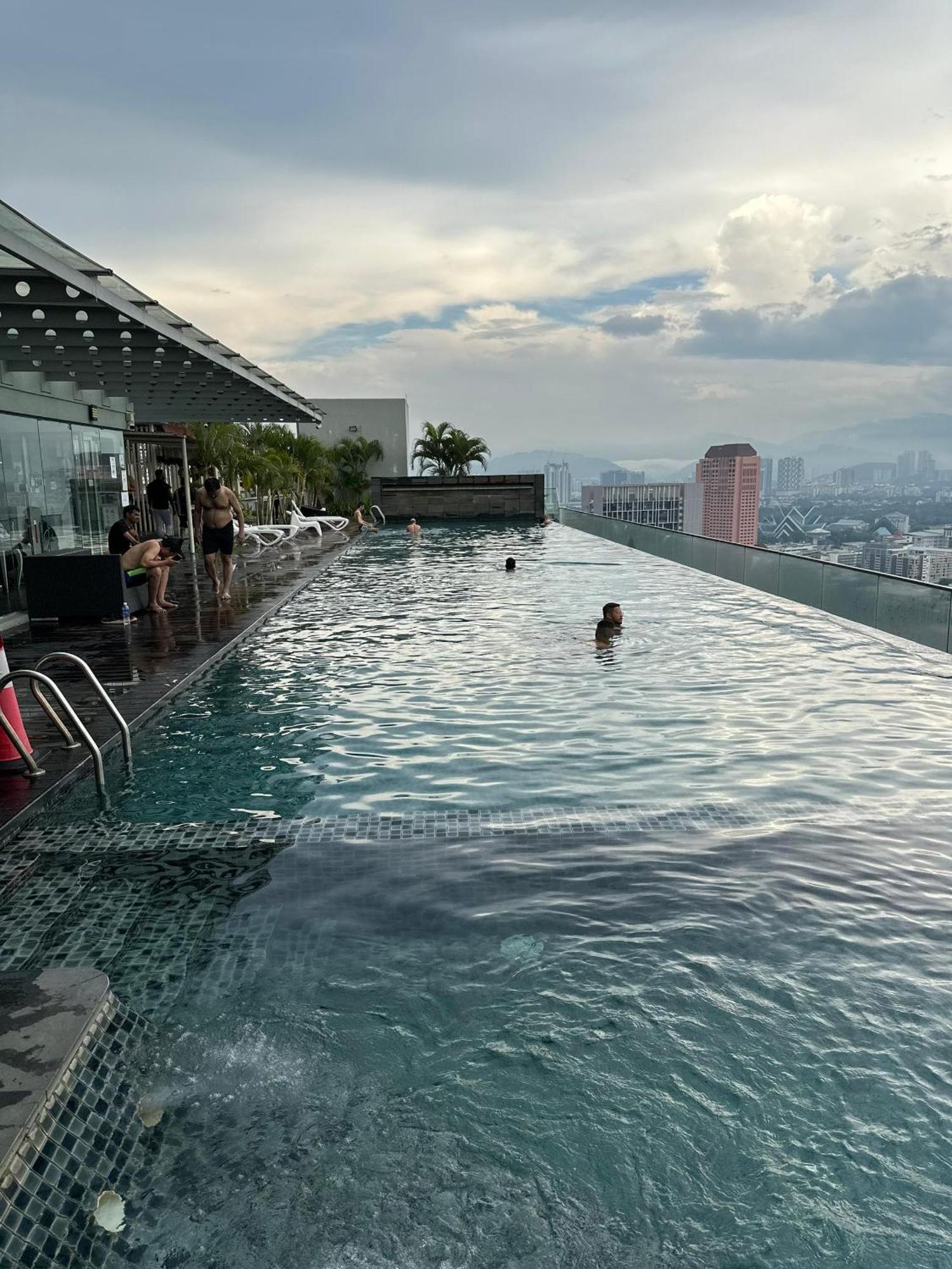 Regalia Infinity Skypool Asrama Kuala Lumpur